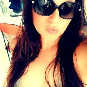 Meet your Posher, Hillary